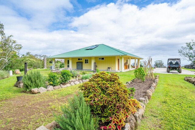 48-5319 Kukuihaele Rd, Honokaa, HI 96727 - farmhouse inspired home with a front lawn, metal roof, and a porch