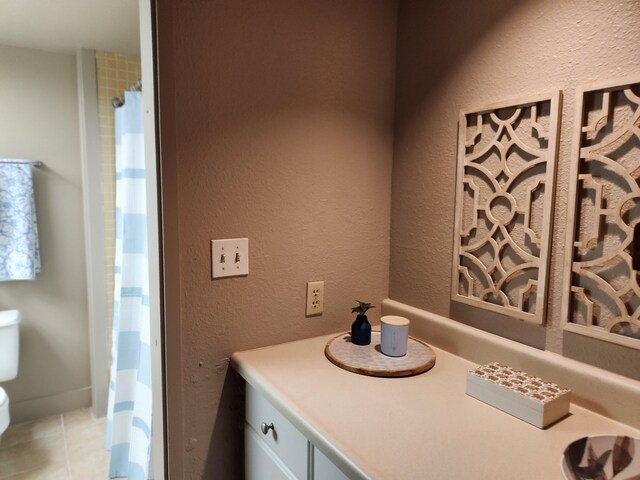 400 Hualani St Unit 5342, Hilo, HI 96720 - bathroom featuring tile patterned floors, a textured wall, vanity, and curtained shower