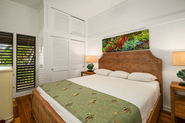 2253 Poipu Rd Unit 162, Koloa, HI 96756 - bedroom featuring wood finished floors and a closet