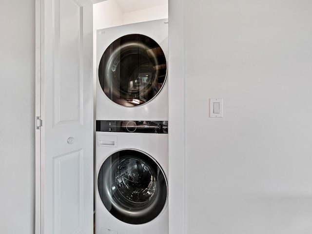 15-2792 Opae St, Pahoa, HI 96778 - laundry room with estacked washer and dryer