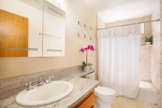 68-1853 W Kaupapa Pl, Waikoloa, HI 96738 - full bathroom featuring vanity, toilet, tile patterned flooring, and shower / bath combo with shower curtain