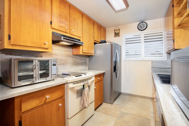 68-1853 W Kaupapa Pl, Waikoloa, HI 96738 - kitchen featuring under cabinet range hood, electric stove, tasteful backsplash, light countertops, and stainless steel refrigerator with ice dispenser
