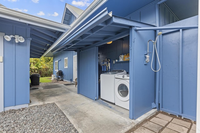 15-1948 12th Ave, Keaau, HI 96749 - view of patio featuring independent washer and dryer