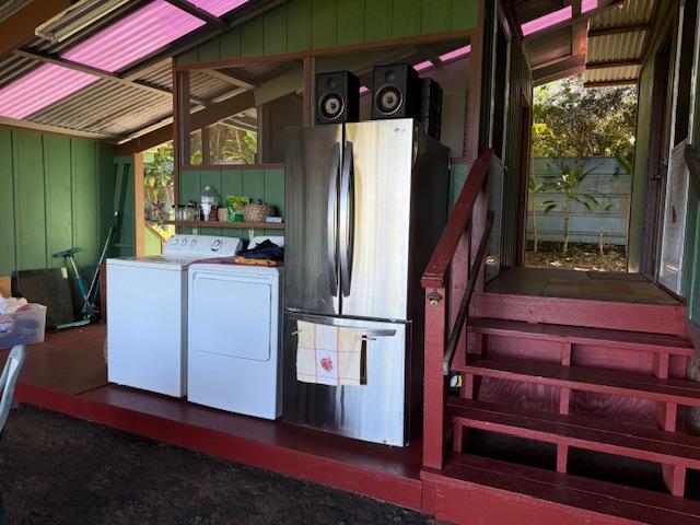 48-5441 Kukuihaele Rd, Honokaa, HI 96727 - washroom with washer and clothes dryer