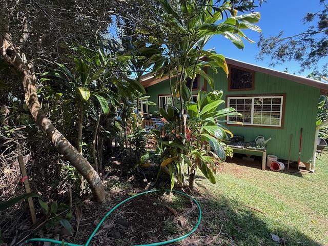 48-5441 Kukuihaele Rd, Honokaa, HI 96727 - view of property exterior featuring a yard