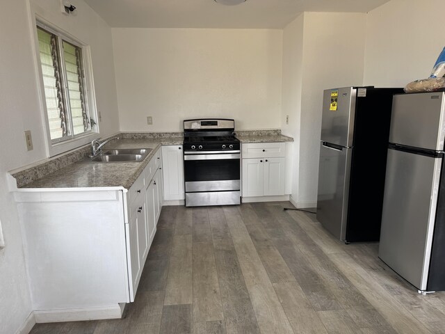 4528-B Hauaala Rd, Kapaa, HI 96746 - kitchen with appliances with stainless steel finishes, a sink, light wood-type flooring, and white cabinetry