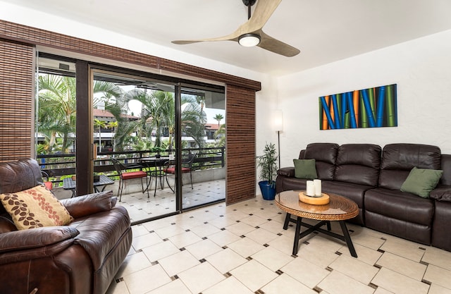 75-6082 Alii Dr Unit B229, Kailua-Kona, HI 96740 - living room with light floors and a ceiling fan