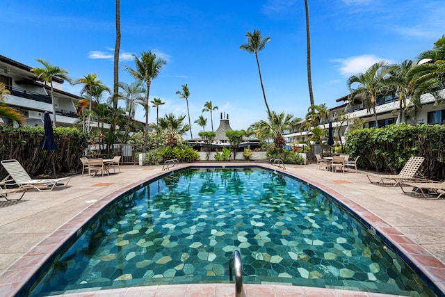 75-6082 Alii Dr Unit B229, Kailua-Kona, HI 96740 - community pool featuring a patio area