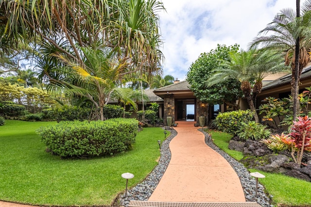 76-863 Pakalakala Pl, Kailua-Kona, HI 96740 - view of home's community featuring a lawn