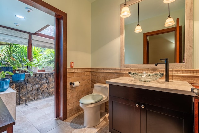 76-863 Pakalakala Pl, Kailua-Kona, HI 96740 - bathroom with tile walls, vanity, and a wainscoted wall
