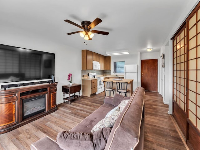 75-5766 Kuakini Hwy Unit 101, Kailua-Kona, HI 96740 - living room featuring wood finished floors, ceiling fan, and baseboards