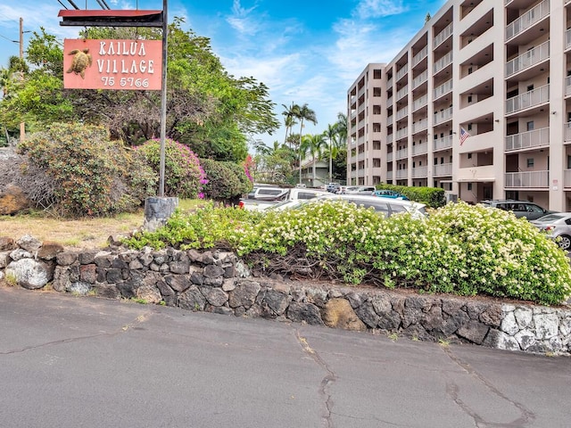 75-5766 Kuakini Hwy Unit 101, Kailua-Kona, HI 96740 - surrounding community featuring uncovered parking