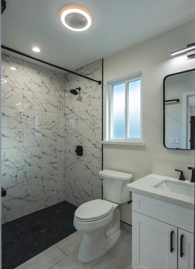 16-2100 Silveroak Dr, Pahoa, HI 96778 - bathroom with vanity, toilet, tiled shower, and recessed lighting