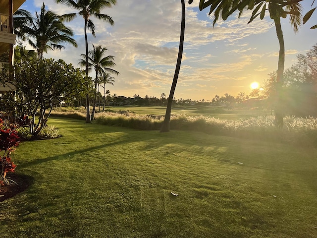 68-180 Waikoloa Beach Dr Unit P4, Waikoloa, HI 96738 - yard at dusk with golf course view and a lawn