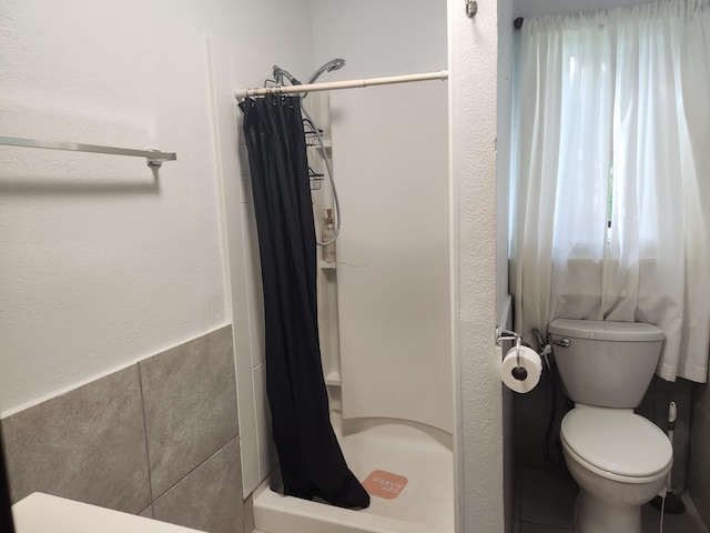 15-2687 Kaku St, Pahoa, HI 96778 - full bath with a shower stall, toilet, and tile walls