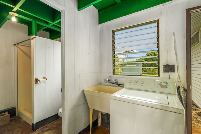 2492 Kino Rd, Kalaheo, HI 96741 - laundry room with washer / clothes dryer and a sink