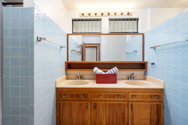 81-6267 Piko Rd, Captain Cook, HI 96704 - bathroom featuring tile walls, double vanity, and a textured ceiling