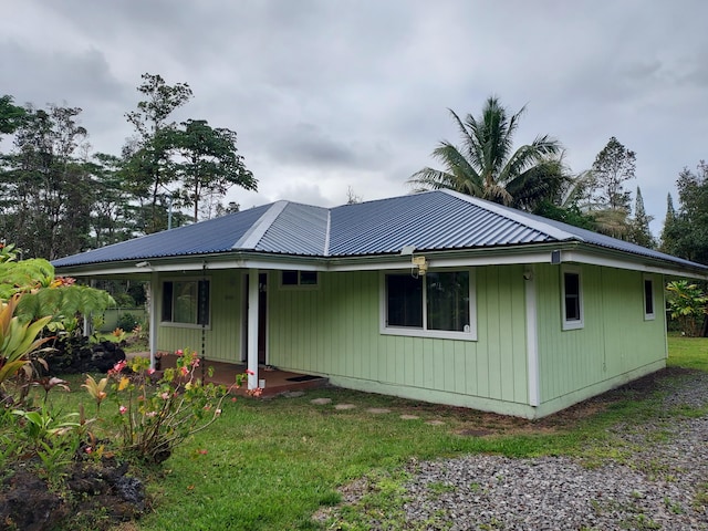 14-3431 Seadrift Rd, Pahoa, HI 96778 - view of front facade featuring covered porch, metal roof, and a front lawn