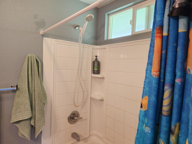 14-3449 Mauna Kea Rd, Pahoa, HI 96778 - full bath with shower / tub combo with curtain and a textured wall