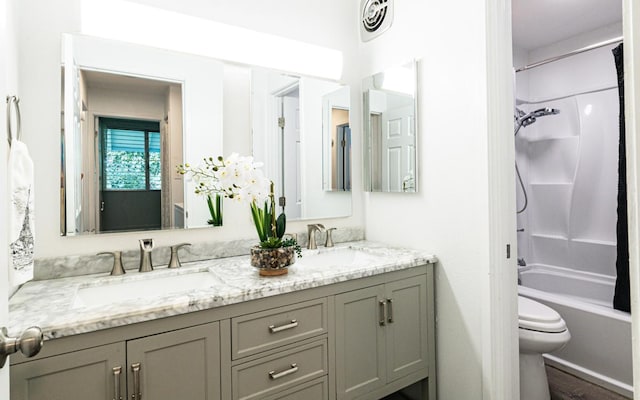 188 Hale St Unit 3C, Hilo, HI 96720 - full bath with double vanity, toilet, bathtub / shower combination, and wood finished floors