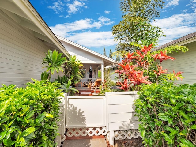 75-252 Nani Kailua Dr Unit 27, Kailua-Kona, HI 96740 - porch with a gate