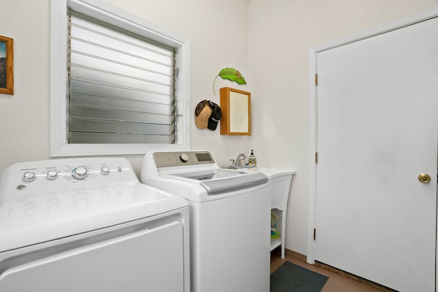 5587 Kawaihau Rd, Kapaa, HI 96746 - laundry area featuring separate washer and dryer