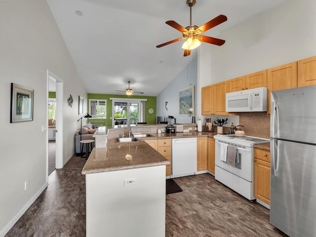 75-6009 Alii Dr Unit Y22, Kailua-Kona, HI 96740 - kitchen with white appliances, a sink, ceiling fan, high vaulted ceiling, and a peninsula