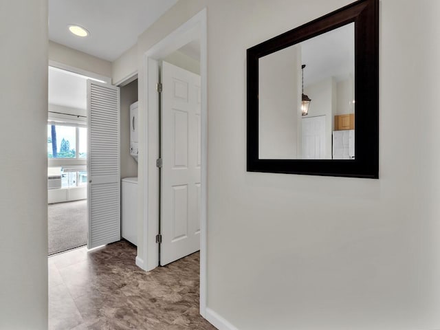 75-6009 Alii Dr Unit Y22, Kailua-Kona, HI 96740 - hallway featuring stacked washer / dryer and baseboards