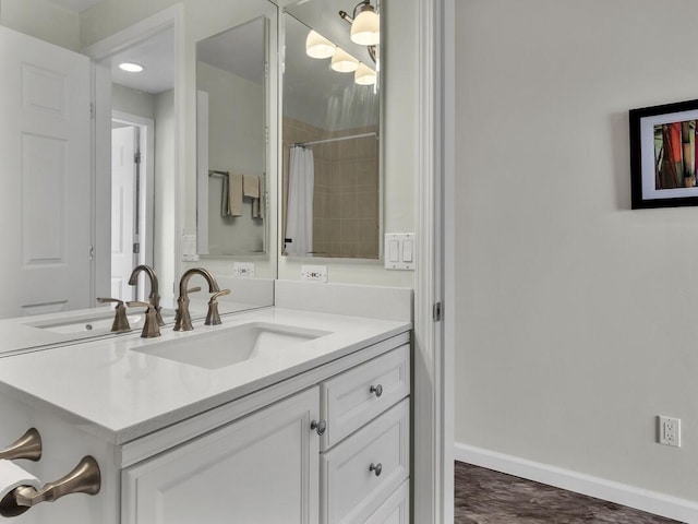 75-6009 Alii Dr Unit Y22, Kailua-Kona, HI 96740 - bathroom featuring vanity, baseboards, curtained shower, and wood finished floors
