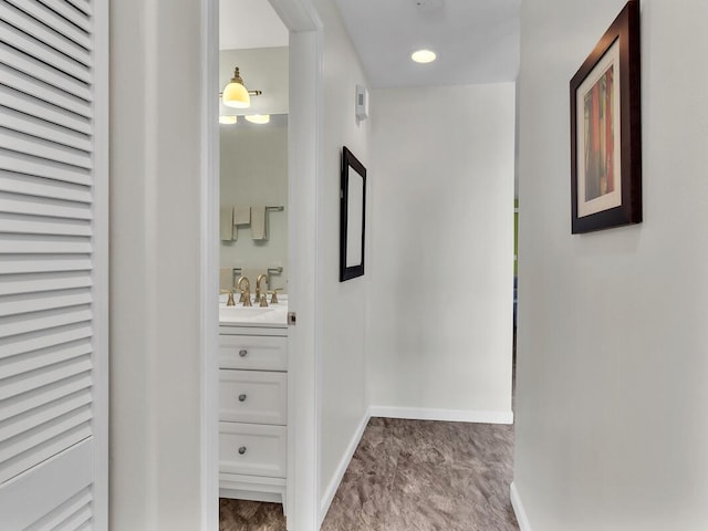 75-6009 Alii Dr Unit Y22, Kailua-Kona, HI 96740 - corridor with a sink and baseboards
