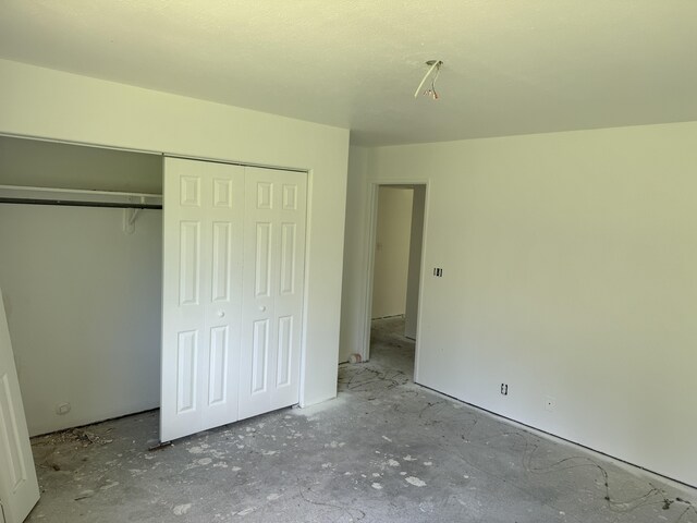 13-3436 Alapai St, Pahoa, HI 96778 - unfurnished bedroom featuring a closet