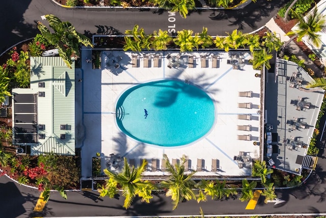 75-6016 Alii Dr Unit 322, Kailua-Kona, HI 96740 - bird's eye view of a pool