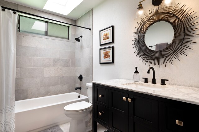 75-5811 Nani Kailua Pl, Kailua-Kona, HI 96740 - full bath featuring vanity, shower / tub combo with curtain, toilet, and a skylight