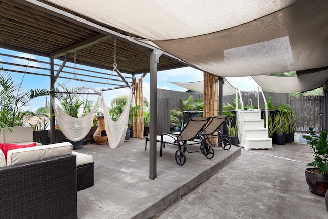 75-5811 Nani Kailua Pl, Kailua-Kona, HI 96740 - fenced backyard with a patio area