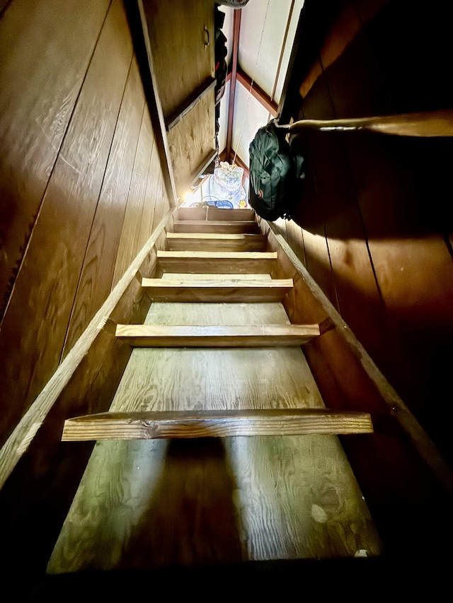 16-233 Orchid Land Dr, Keaau, HI 96749 - view of staircase