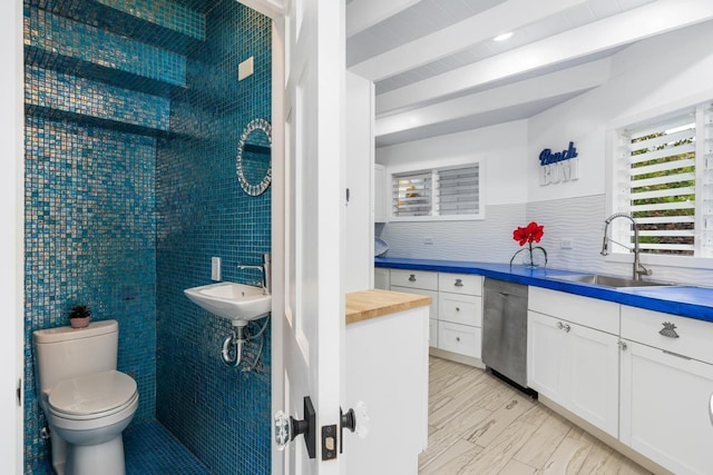 75-6150 Alii Dr Unit 7, Kailua-Kona, HI 96740 - bathroom featuring beamed ceiling, backsplash, and vanity