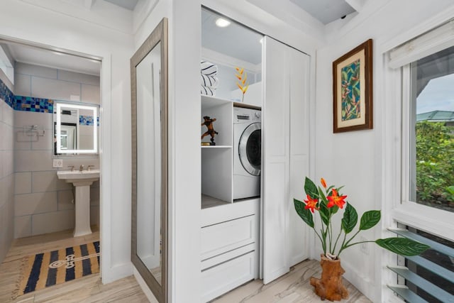 75-6150 Alii Dr Unit 7, Kailua-Kona, HI 96740 - laundry room with washer / dryer