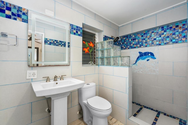 75-6150 Alii Dr Unit 7, Kailua-Kona, HI 96740 - bathroom with tile walls and tiled shower