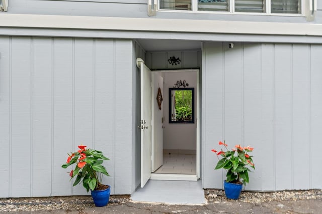 75-6150 Alii Dr Unit 8, Kailua-Kona, HI 96740 - doorway to property featuring board and batten siding