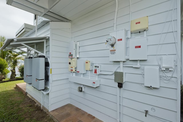 724-B Wainaku St, Hilo, HI 96720 - exterior view of related energy utilities and a power storage unit
