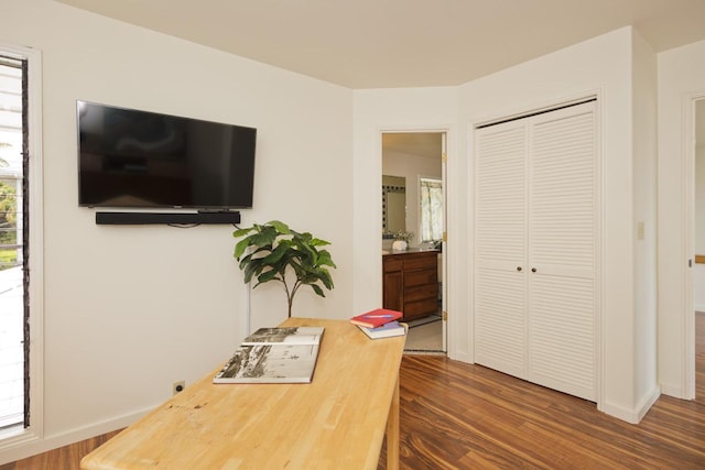 724-B Wainaku St, Hilo, HI 96720 - office featuring dark wood-style floors and baseboards