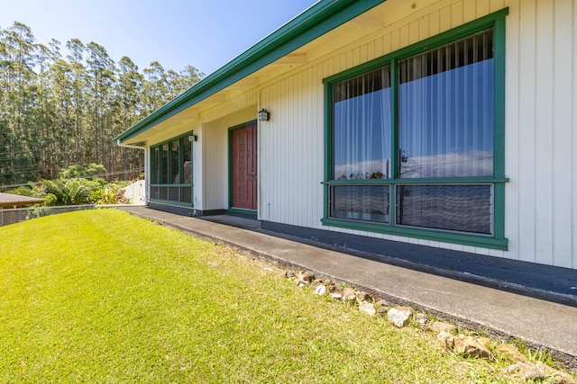 45-550 Miulana Pl, Honokaa, HI 96727 - view of exterior entry with a yard