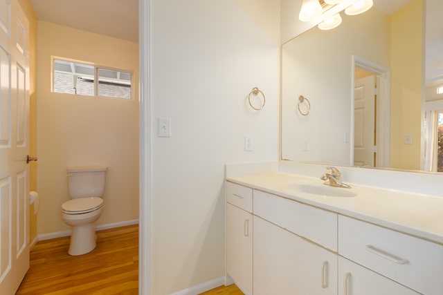 75-252 Nani Kailua Dr Unit 23, Kailua-Kona, HI 96740 - bathroom with wood finished floors, toilet, vanity, and baseboards