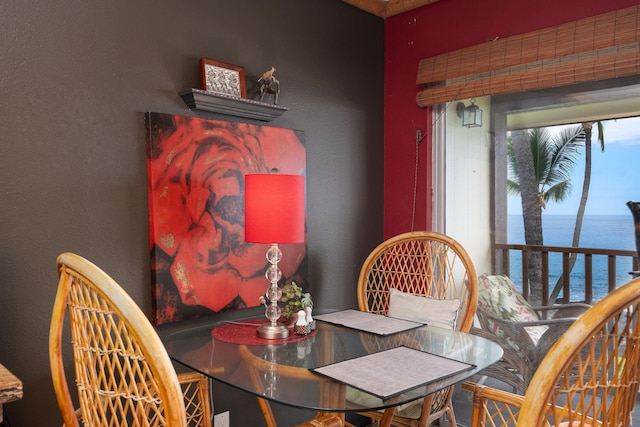 75-6100 Alii Dr Unit E33, Kailua-Kona, HI 96740 - dining area featuring a water view and a textured wall
