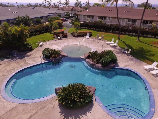 75-6081 Alii Dr Unit Dd102, Kailua-Kona, HI 96740 - swimming pool featuring a lawn, a patio area, and an in-ground hot tub