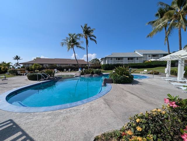 75-6081 Alii Dr Unit Dd102, Kailua-Kona, HI 96740 - community pool featuring a pergola, a patio, and a residential view