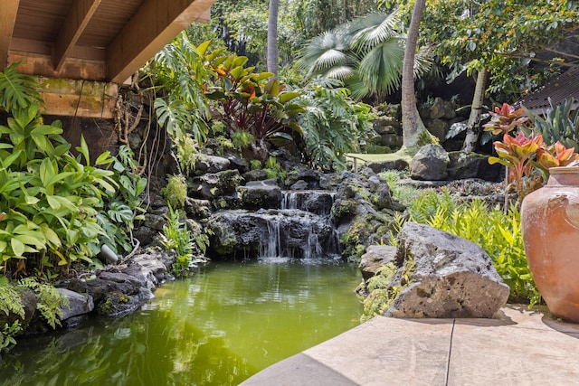 78-6737 Walua Rd, Kailua-Kona, HI 96740 - exterior view of a garden pond