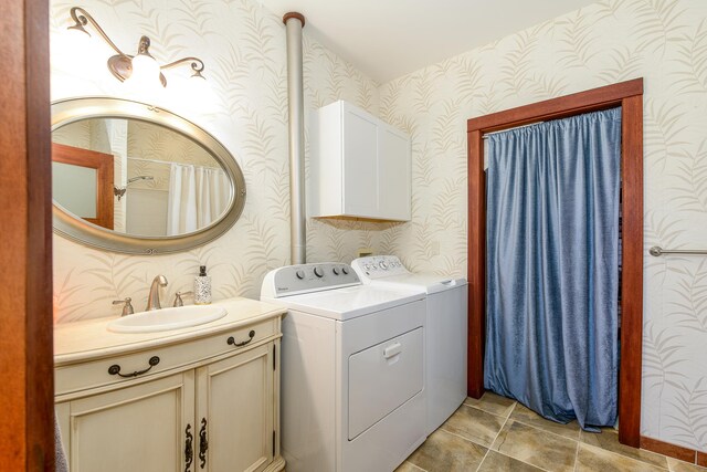 76-6319 Leone St, Kailua-Kona, HI 96740 - laundry area with wallpapered walls, washing machine and dryer, and cabinet space