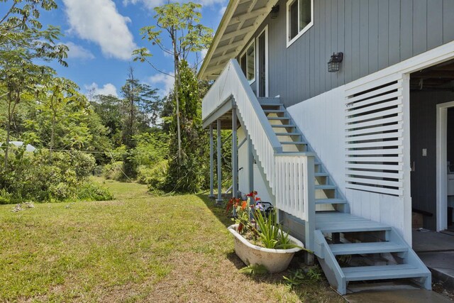 15-1653 28th Ave, Keaau, HI 96749 - view of green lawn with stairway