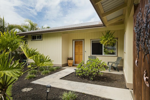 16-2081 Ohia Dr, Pahoa, HI 96778 - property entrance featuring a metal roof